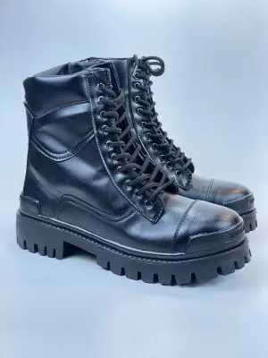 بوت بالنسیاگا چرم مشکی مدل EXIST برای استایل خاص